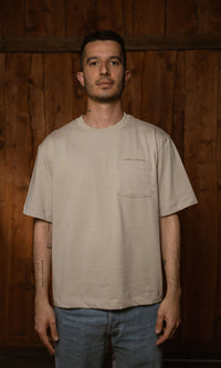 Camiseta Box oversized beige hombre