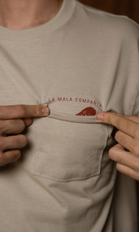 Camiseta Box oversized beige hombre